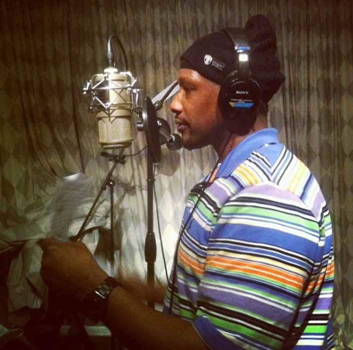 A picture of Keith Murray recording.